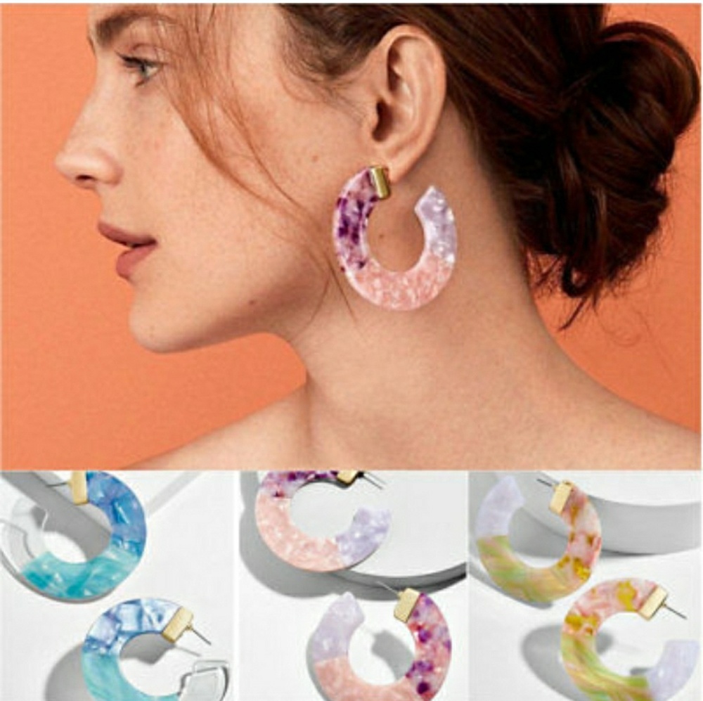 BOGO Free!💥 Boho Tortoise Shell & Acrylic Hoops - Picture 4 of 4